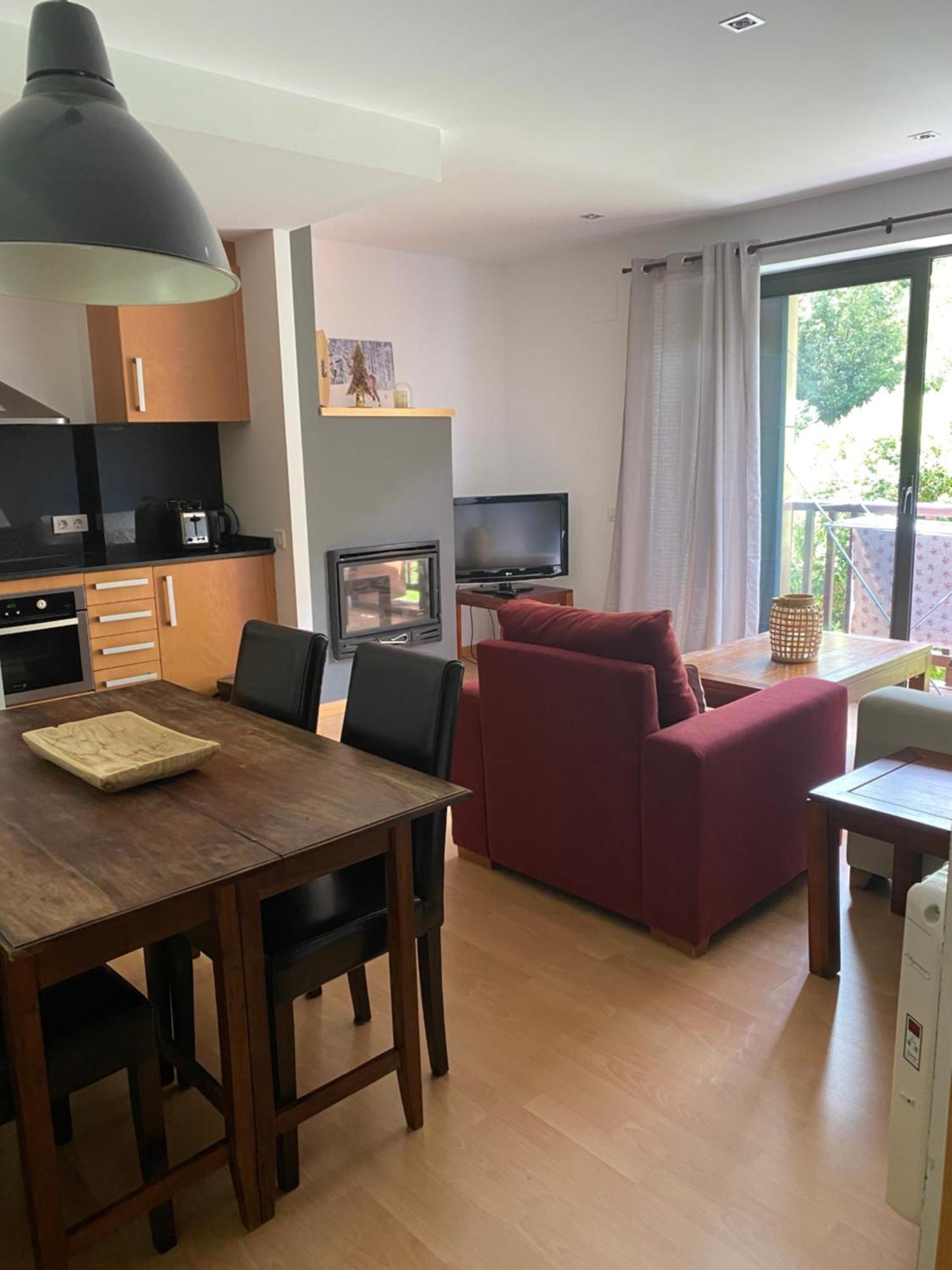 Apartament Hug Roger Valencia D'Aneu Extérieur photo